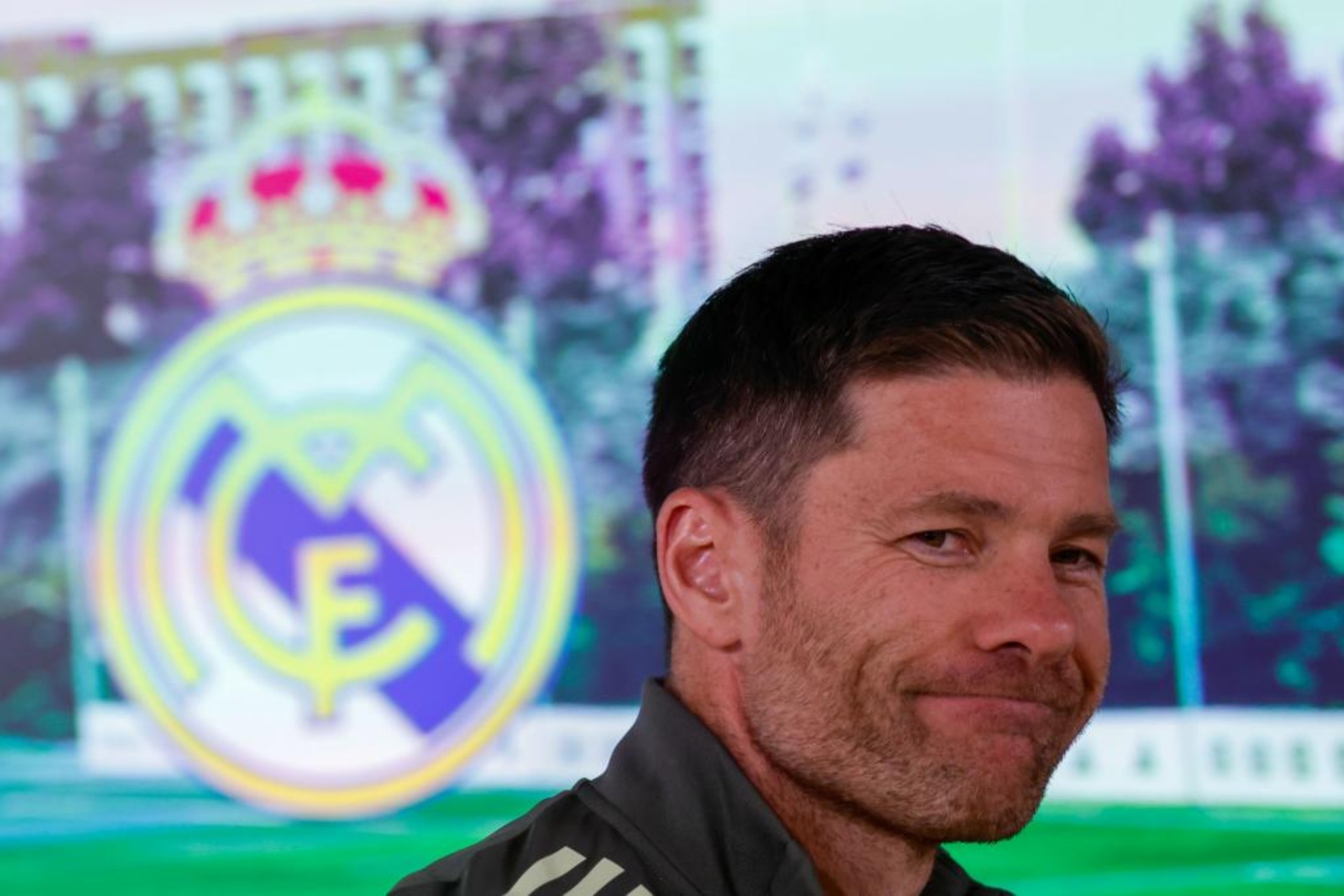 在场上付诸, 强化它们 在场上付诸, 强化它们